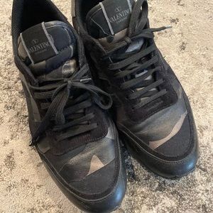 Men’s Valentino Sneakers Size 13. Great Condition